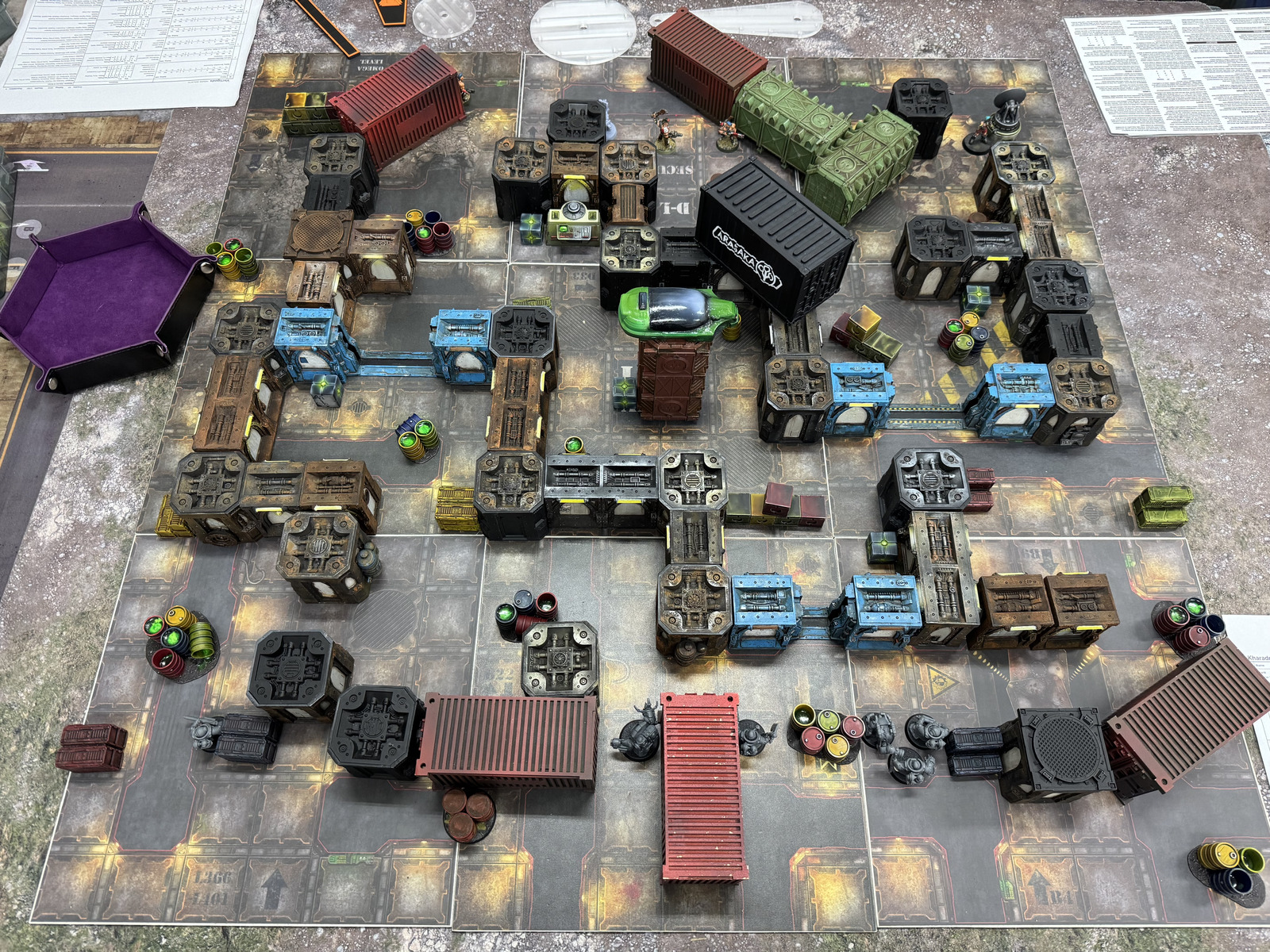 The gangs deploy for the rematch