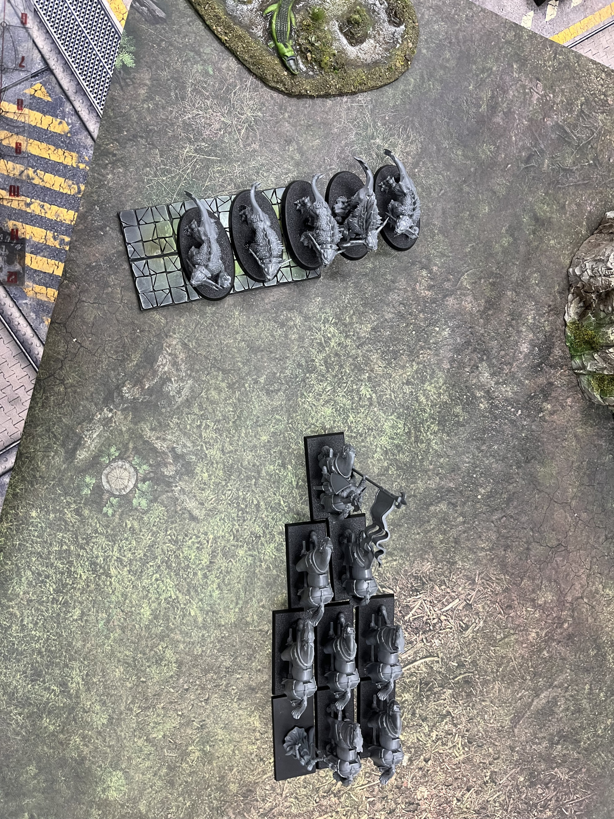 Mid-game clash between Bretonnia and daemons