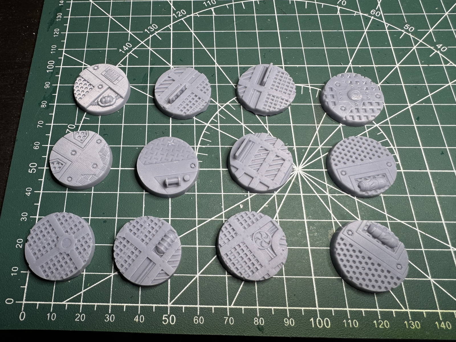 3D printed Necromunda bases that turned out to be 25mm instead of 28mm