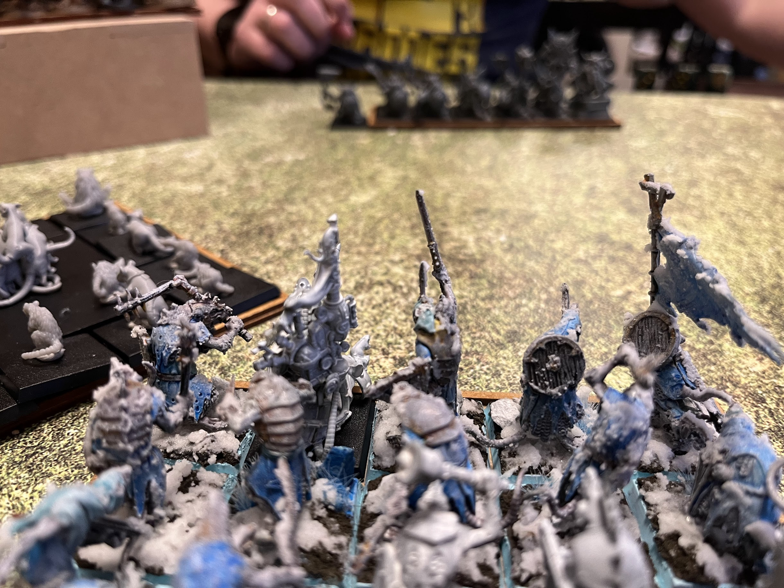Skaven advance toward the dwarven hill
