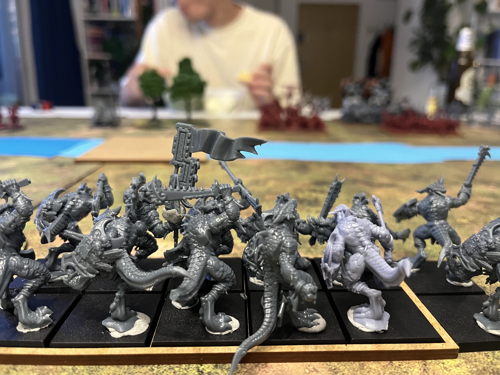 Lizardmen advancing to the river
