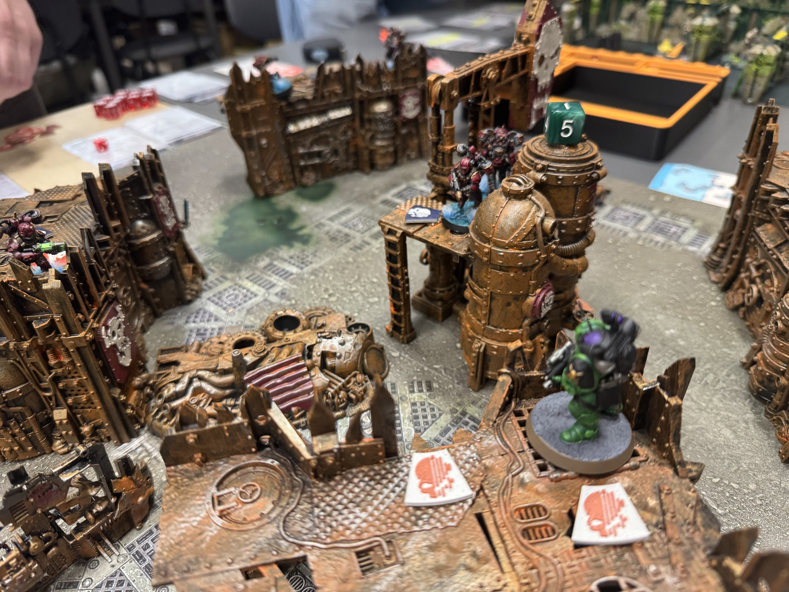 Trying to contest the middle against Aquilons