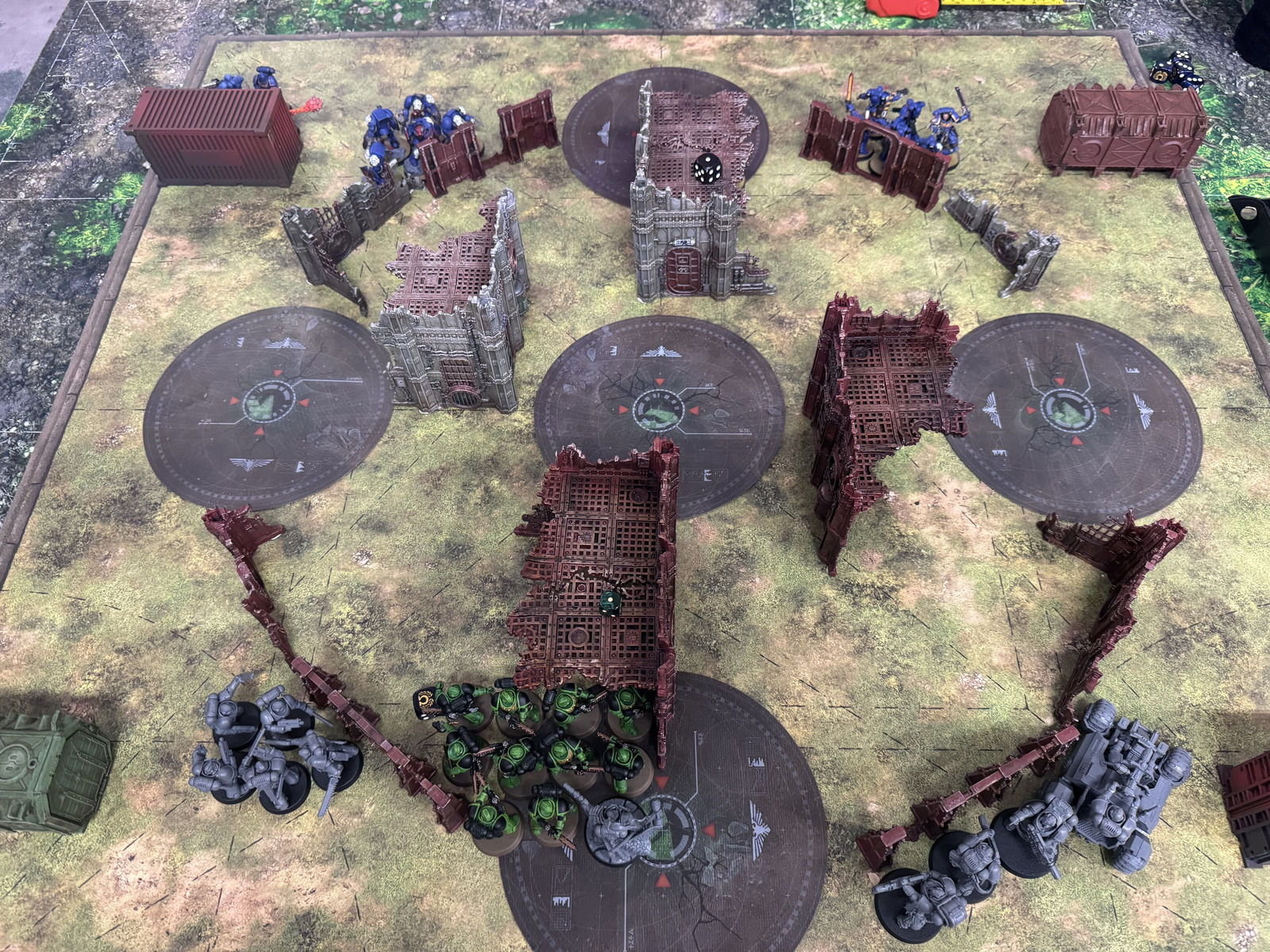 Salamanders and Ultramarines battle photo 10